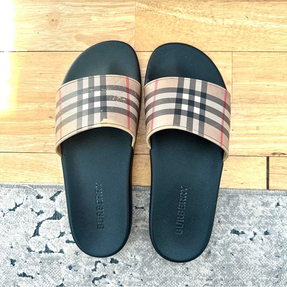 BURBERRY SLIDES